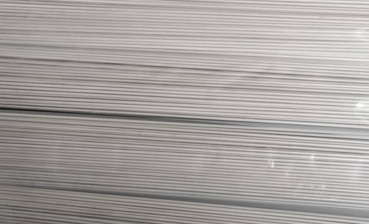 Pure titanium and titanium alloy wire raw material